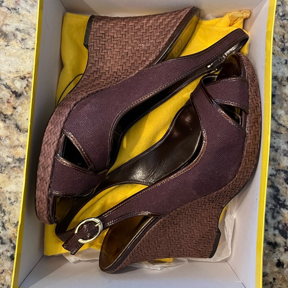Circa Joan & David Wedges